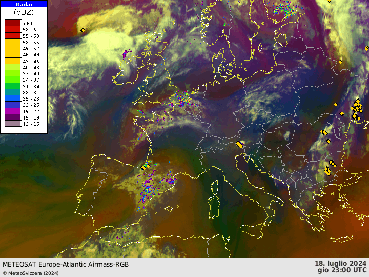 Fig. 1: immagine satellitare Airmass RGB con overlay radar e fulminazione. 