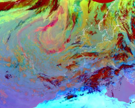 Fig. 7: Meteosat-8 (IR 12.0 – IR10.8, IR10.8 – IR8.7, IR10.8) 10 maggio 2010 12:00 UTC. Fonte: Eumetsat.
