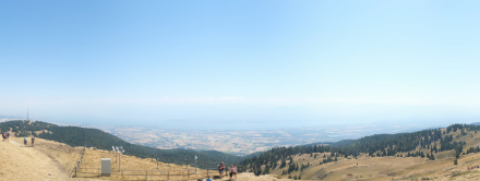 Fig 4: non siamo in Toscana, ma nel Giura; panorama dalla vetta di La Dôle. I pascoli sono praticamente inariditi a seguito del persistere della siccità.
Foto: MeteoSvizzera