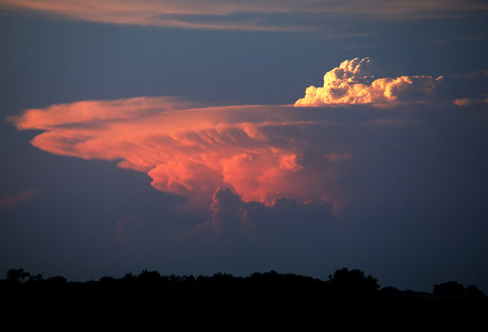 Tipica nube da temporale, il cosiddetto Cumulonimbus.