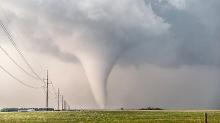 Un tornado fotografato da Gill in Kansas nel 2013 (Dean Gill - deanostorm.com)