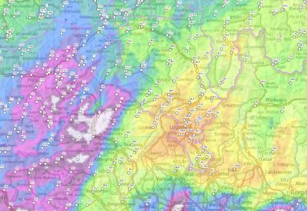 Fig. 1: accumulo di pioggia sulle 12 ore in mm (o L/m2) stimato dal radar (in colore) e misurato dalle stazioni automatiche (valori numerici) fra le 20 di mercoledì e le 8 di giovedì.