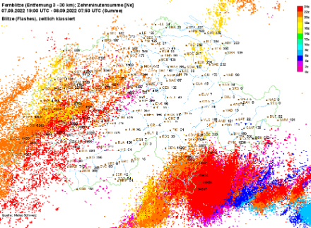 Fig. 3: scariche elettriche registrate durante la notte. I numeri in sovraimpressione indicano il numero di scariche rilevate fino a 30 km di distanza dalla stazione di misura. Spiccano gli oltre 45000 del Monte Generoso.