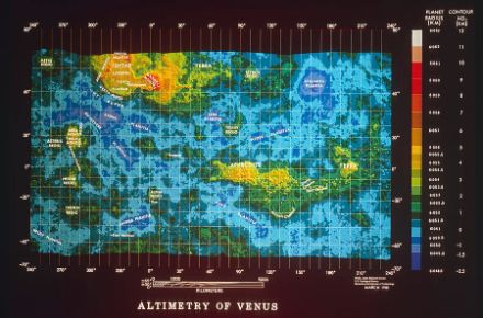 Fig. 5: Mappa altimetrica di Venere del Pioneer Venus Orbiter. Fonte: NASA/Ames/U.S. Geological Survey/Massachussetts Institute of Technology
https://solarsystem.nasa.gov/resources/2438/pioneer-venus-orbiter-map-of-venus/?category=planets_venus

