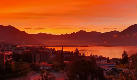 Alba sopra Locarno, ore 7 del 1 ottobre 2022. Foto: L. Panziera.