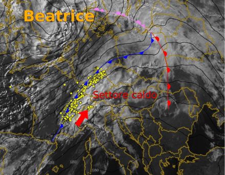 Fig. 1: la depressione Beatrice con i suoi sistemi frontali. La regione alpina si è trovata per diverse ore in un settore caldo, caratterizzato da forti correnti da sudovest che hanno convogliato molta umidità verso il versante sudalpino.