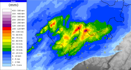 Fig. 2. Accumuli di precipitazione (algoritmo CombiPrecip) e scariche elettriche fino alle ore 11:00.