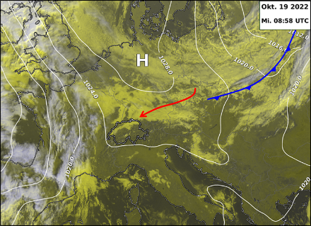 Distribuzione della pressione e immagine satellitare questa mattina poco prima delle 11.00. La freccia mostra la traiettoria dell'aria meno calda e più umida che ha raggiunto il versante nord delle Alpi nella prima metà della giornata.