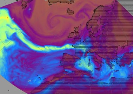 Campi di acqua precipitabile in mm dal modello ECMWF, 14.10.2022 15h UTC.