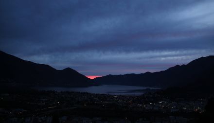 Fig. 6: Tramonto sopra il Lago Maggiore il 12.11.2022.