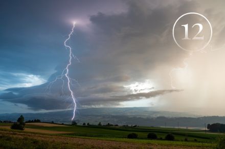 Nuvola temporalesca con fulmine sopra la valle della Reuss, nel Canton Argovia il 24 luglio 2021. Immagine: MeteoSvizzera, Patrick Stierli.