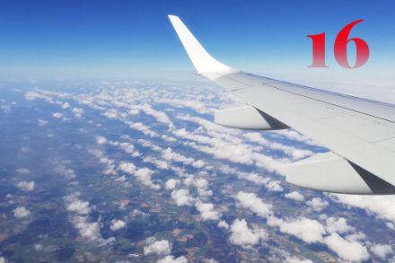 Guardando fuori dal finestrino dell’aereo, lo sguardo abbraccia delle “strade di nuvole” sopra la Germania meridionale, aprile 2021. Immagine: MeteoSvizzera, Mikhaël Schwander.