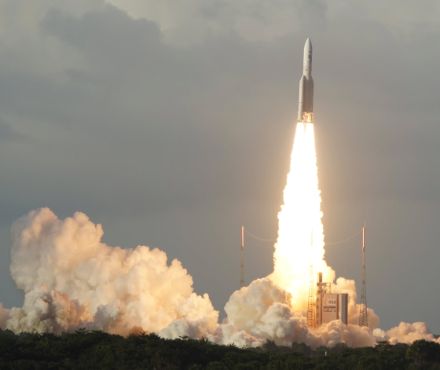 Fig. 3: Lancio del razzo Ariane 5, che ha portato in orbita il primo satellite MTG.