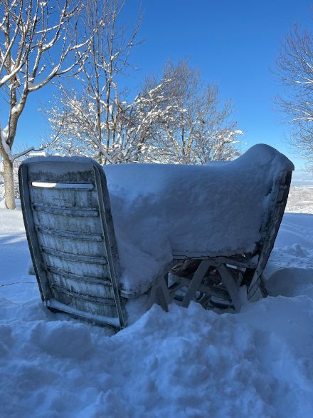 Gli appassionati di neve possono invidiare l'impressionante quantità di neve fresca a La Roche (FR), sopra il Lac de la Gruyère. Immagine di questa mattina. 
