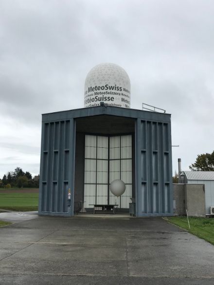 La sala di preparazione dove vengono gonfiati i palloni per i radiosondaggi particolari, per esempio per la misurazione dell'ozono.