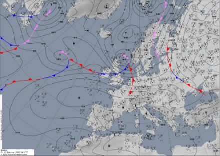 Mappa meteorologica al suolo con indicati i campi di pressione (isobare) e i fronti. 