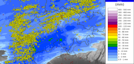 Fig. 4: Accumulo di precipitazione e fulmini misurati fra le 17:30 di giovedì e le 17:30 di venerdì.