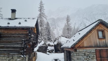 Fig. 3: Bosco Gurin questa mattina: misurati 8 cm di neve fresca. Foto: M. Bosia. 