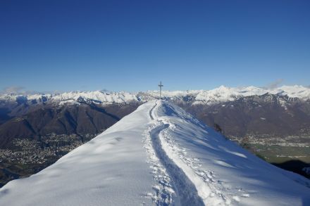 Monte Gambarogno con la prima, e praticamente ultima, nevicata dell'inverno