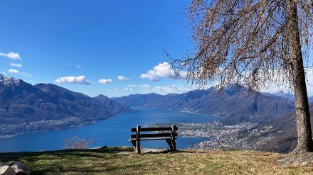 Splendida vista sul Lago Maggiore dai Monti di Motti, sopra Locarno.