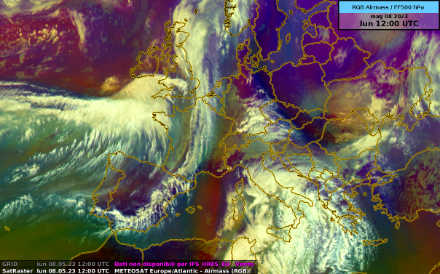Immagine satellitare dell'Europa di lunedì 8 maggio 2023 ore 12 UTC.