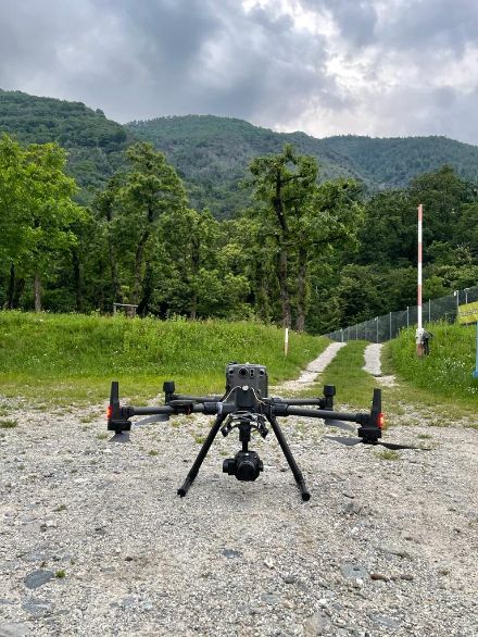 Fig. 5: subito dopo la grandinata, questo drone sorvola il campo e fotografa la grandine depositata al suolo.