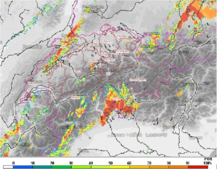 Fig. 5: Distribuzione della probabilità che sia caduta della grandine il 22.6.2023. La colorazione rossa che copre una larga fascia del Ticino centrale indica dunque una probabilità praticamente del 100% che in quelle zone vi sia stata della grandine. 