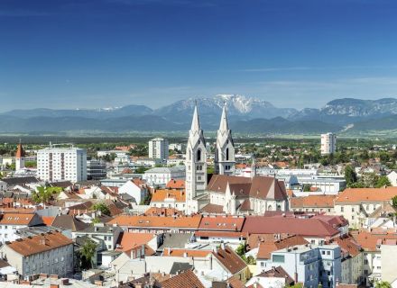Fig. 1: La ridente cittadina Wiener Neustadt, a mezzora di treno da Vienna (Austria). 