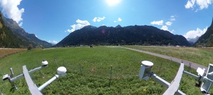 La stazione SwissMetNet di Piotta, veduta panoramica durante la manutenzione del 9 agosto 2023.