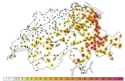 Cartina della Svizzera con indicazioni relative al periodo di ritorno dell'evento in diverse stazioni di riferimento. 