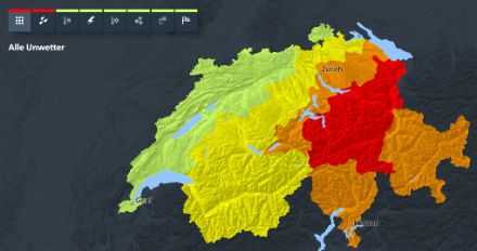 Mappa della Svizzera con indicati i livelli di allerta. Svizzera meridionale ed orientale livello 3, dalle Alpi centrali fio al Lago di Costanza livello 4.