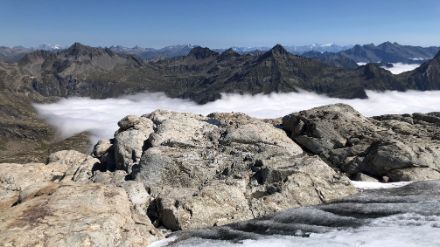 Mare di nebbia sopra Robiei, visto dalla lingua terminale del ghiacciaio del Basodino, a 2800 metri di quota 
