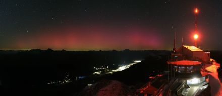 Fig. 5: l’aurora boreale vista dalla nostra webcam sul Piz Corvatsch (3300 m).