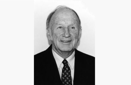 Edward Norton Lorenz (West Hartford, 23 maggio 1917 – Cambridge, 16 aprile 2008) matematico e meteorologo statunitense noto per essere stato uno dei pionieri e sviluppatori della moderna teoria del caos.