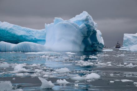 La calotta glaciale antartica è la singola massa di ghiaccio più grande della Terra e risulta essere la più grande riserva di acqua allo stato solido. Essa è un importante elemento nel sistema "Terra". Foto: Pixabay.