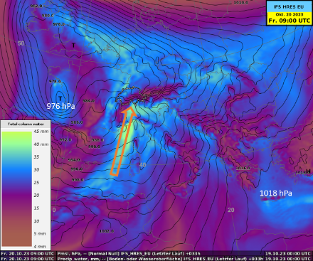 Acqua precipitabile e isobare per domani, venerdì, alle 09 UTC, calcolate dal modello di previsione IFS. La freccia arancione indica il flusso da sud a sud-ovest. Inoltre, la grande differenza di pressione tra la Svizzera e l'Italia meridionale è chiaramente visibile dalle numerose isobare che attraversano l'Italia. 