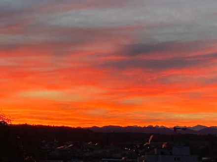 Un'alba straordinariamente colorata a Dietlikon. 