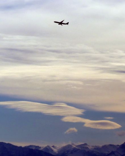 La corrente favonica che si sviluppa sulle Alpi sabato mattina, vista dall'aeroporto di Zurigo.