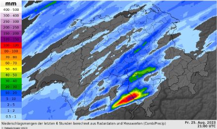 Fig. 11. La stima degli accumuli di precipitazione sulle 6 ore fornita dall’algoritmo CombiPrecip mostra chiaramente l’estensione e l’intensità del temporale. In particolare sulla Valle Vigezzo e la parte più occidentale delle Centovalli, dove il temporale è risultato stazionario, gli accumuli hanno superato i 120 mm in poche ore.