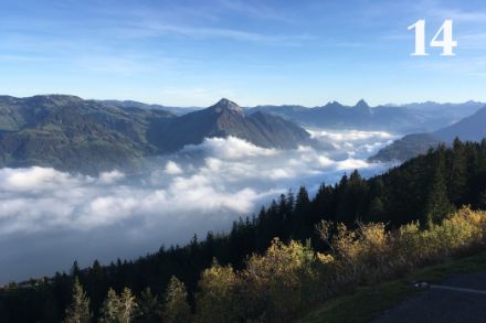 Vista sul fondovalle dalla Klewealp (Nidvaldo) poco prima della dissoluzione della nebbia alta, ottobre 2019. Foto: E. Zubler