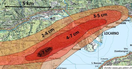 Fig. 8: Mappatura della dimensione massima dei chicchi di grandine provocati dal temporale del 25 agosto 2023 sul Locarnese. Le aree interessate da chicchi di grandine più piccoli di 2 cm non sono visualizzate. Questa mappatura è stata creata dall’analisi dei dati del radar meteorologico, dalle osservazioni degli utenti pervenute tramite l’App di MeteoSvizzera, tramite un lavoro di analisi dei danni sul territorio e dalla mappatura degli interventi effettuati dal Corpo Civici Pompieri Locarno. Elaborazione MeteoSvizzera.