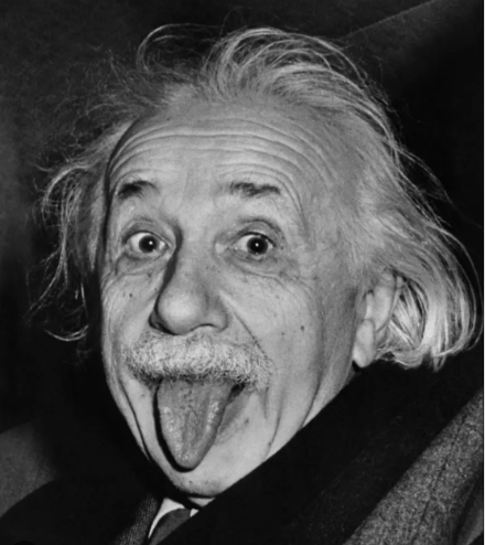 Albert Einstein, padre della relatività generale, fu il primo a dimostrare la doppia natura della luce: corpuscolare e ondulatoria.
