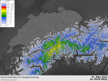 Carta con i quantitativi di neve fresca delle ultime 24 ore (stato alle ore 09:00 locali del 31.03.2024) stimati dall’algoritmo automatico INCA, con sovrapposti le misure effettuate dagli osservatori la mattina di Pasqua. La colorazione con le tonalità gialle indica il baricentro delle precipitazioni.