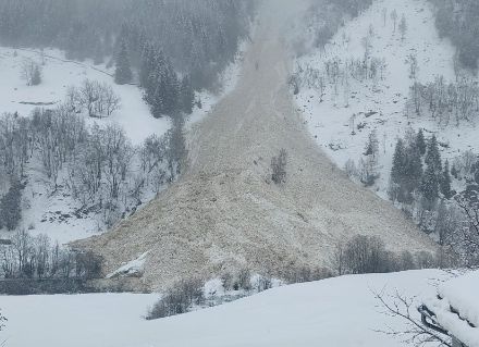 Valanga presso Fontana in Valle Bedretto.