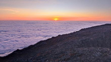Fig. 2: Mare di nebbia durante l'ascesa alla "Montanha do Pico". Foto: Alessandro Cravioglio. 