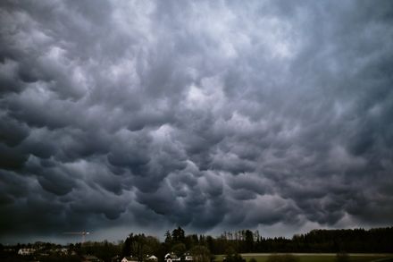 Nuvole del tipo "Mammatus" sopra Echallens il 1° marzo 2020.