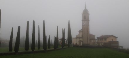 A Gentilino (390 m slm), nei pressi di Lugano, oggi le nuvole erano a tratti davvero molto basse. Fonte: Segnalazioni meteo tramite app di MeteoSvizzera. 