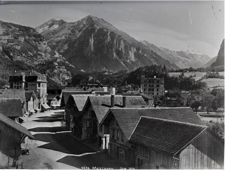 Il villaggio di Meiringen prima dell'incendio del 1891, quando le case erano per lo più in legno e anche i tetti erano ricoperti di scandole di legno. Ciò significava che gli edifici potevano venire facilmente distrutti da un incendio.