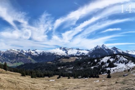 Nubi del genere "Cirrus spissatus" il 6 aprile 2024 nelle Alpi del Canton Svitto. 