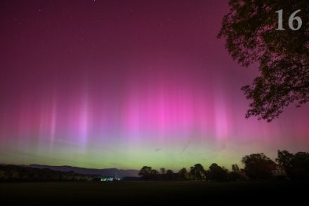 Drappeggi di aurora boreale hanno riempito il cielo notturno di Versoix, nel canton Ginevra, durante la tempesta geomagnetica estrema del 10-11 maggio 2024 